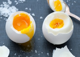 Dlaczego warto jeść jajka na miękko?