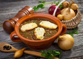 Francuska zupa cebulowa - wykwintna i rozgrzewająca