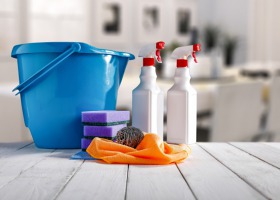 Uniwersalne domowe środki czystości. Zrób je sam!