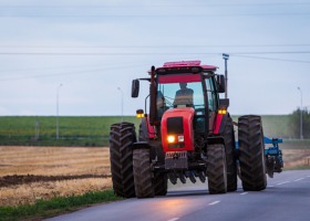 Ciągnik w wielkim mieście