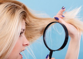 Jak zregenerować zniszczone włosy?