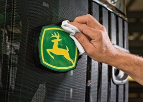 John Deere w setce najcenniejszych marek na świecie