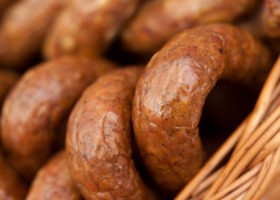 Kiełbasa "wiejska" pod lupą inspektorów